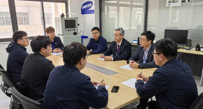 Samsung union and management resume negotiations to avert strike